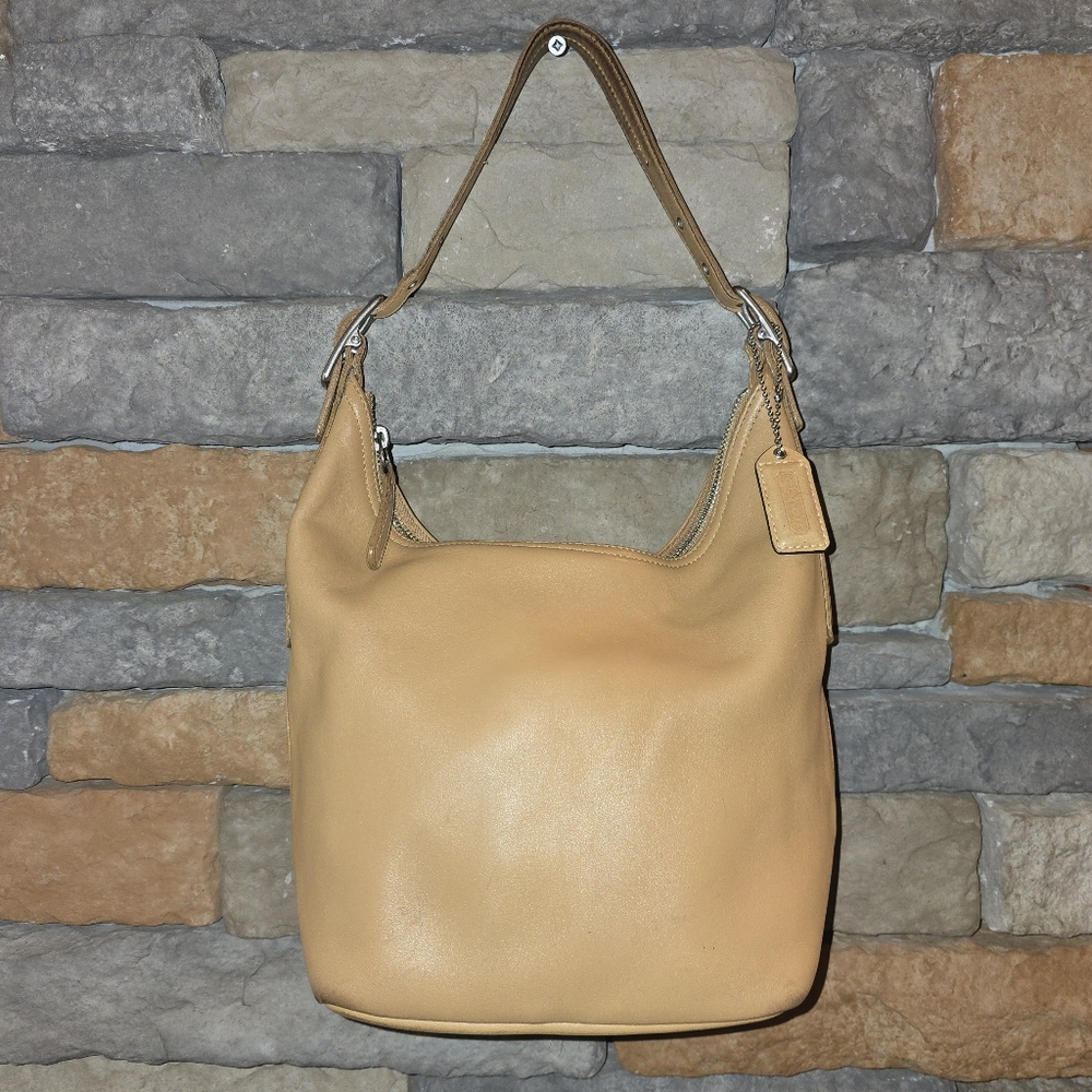 Vintage COACH 9823 Camel Leather Hobo Legacy Shoulder Bag Purse Made USA *flaws* - Picture 3 of 16